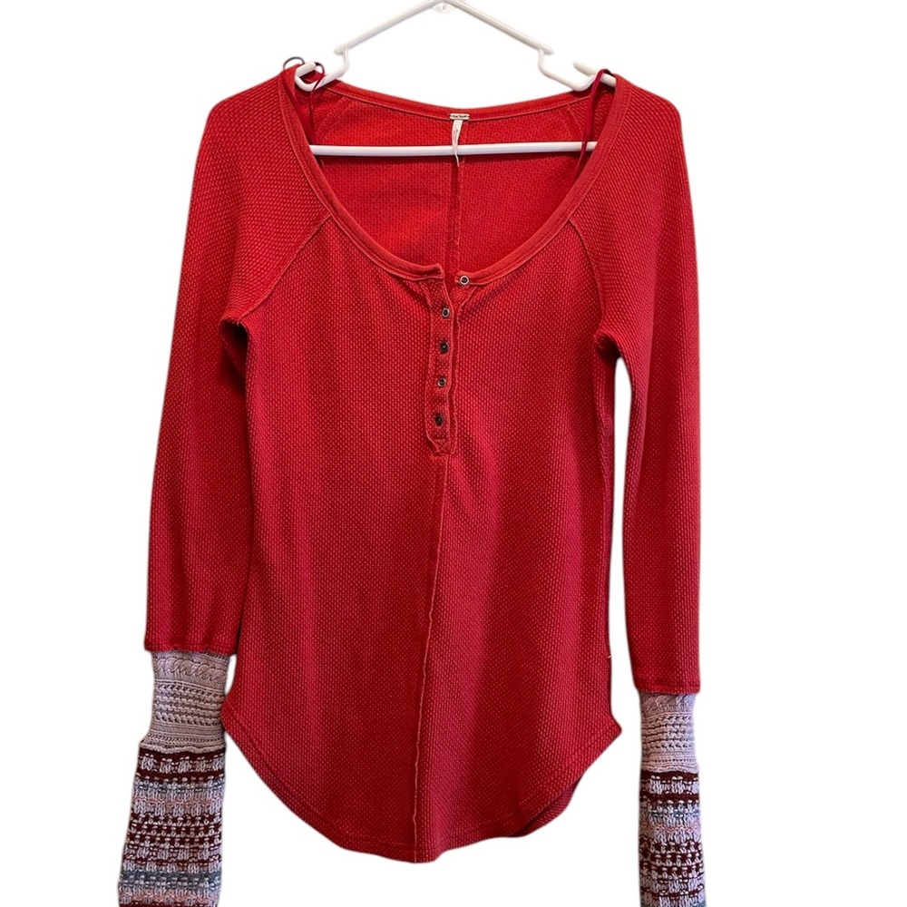 Free People waffle top w/ long sleeves. Burnt Orange Sz. S
Good condition.